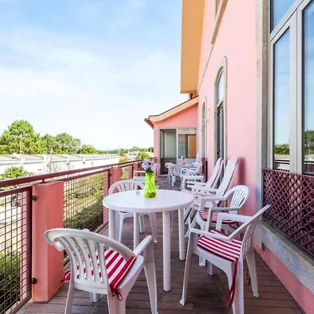 House Sea View In With Balcony And Internet. *