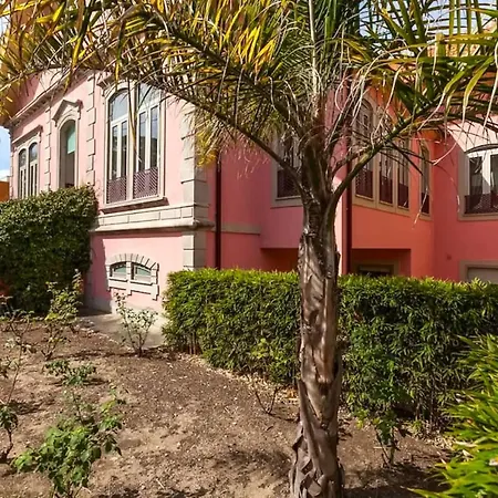 House Sea View In With Balcony And Internet. *