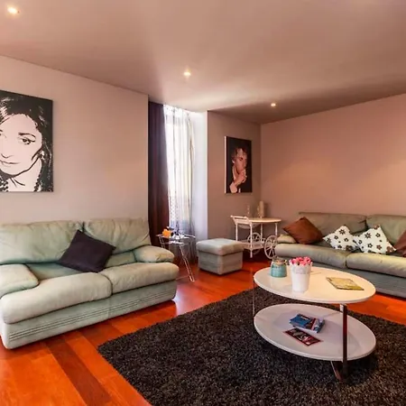 House Sea View In With Balcony And Internet.