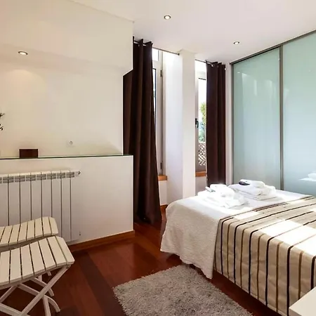 House Sea View In With Balcony And Internet. *