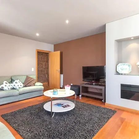 House Sea View In With Balcony And Internet. *