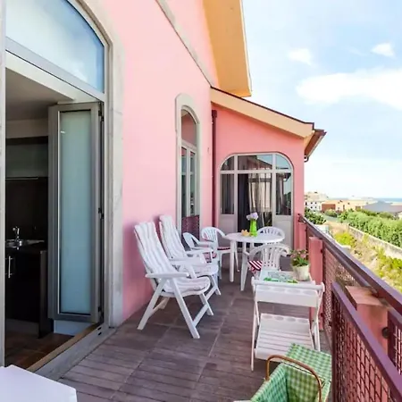 House Sea View In With Balcony And Internet.