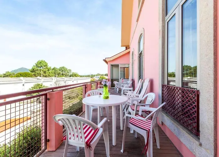 House Sea View In With Balcony And Internet. *