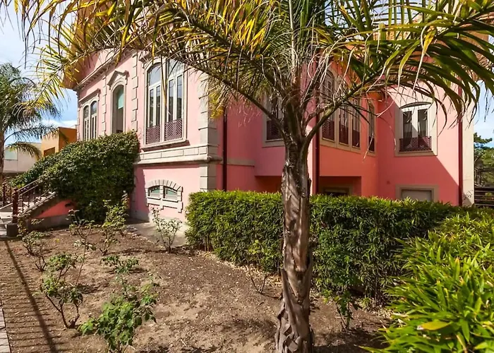 House Sea View In With Balcony And Internet. *