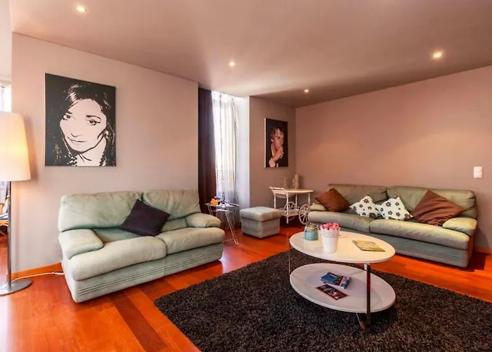 House Sea View In With Balcony And Internet.