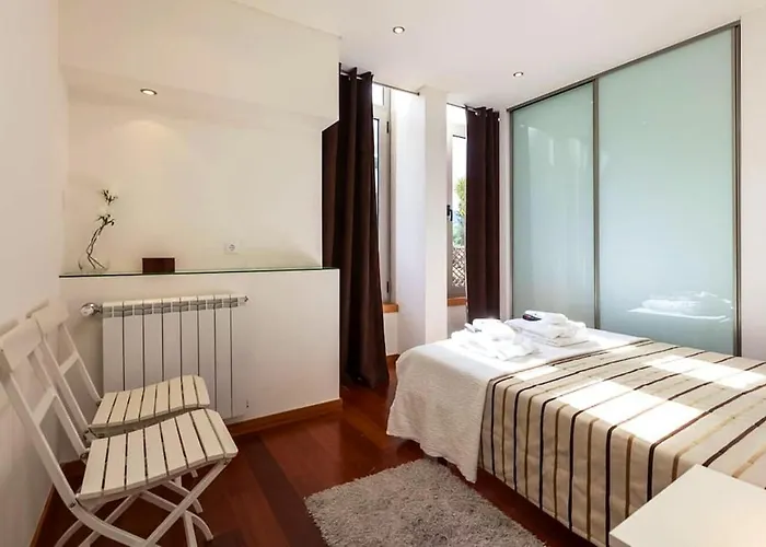 House Sea View In With Balcony And Internet. *