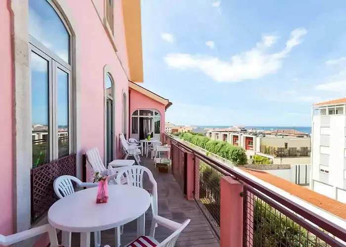 House Sea View In With Balcony And Internet. *