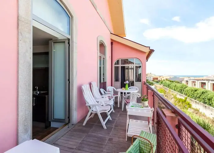 House Sea View In With Balcony And Internet.